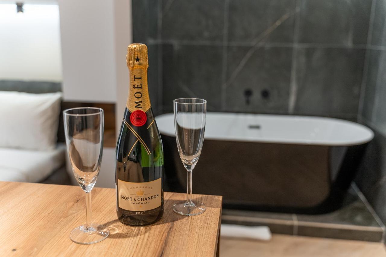 Silver Luxury Suites Belgrado Esterno foto