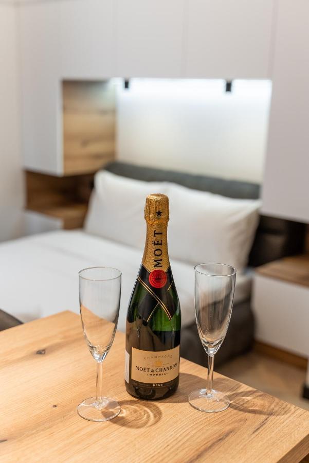 Silver Luxury Suites Belgrado Esterno foto